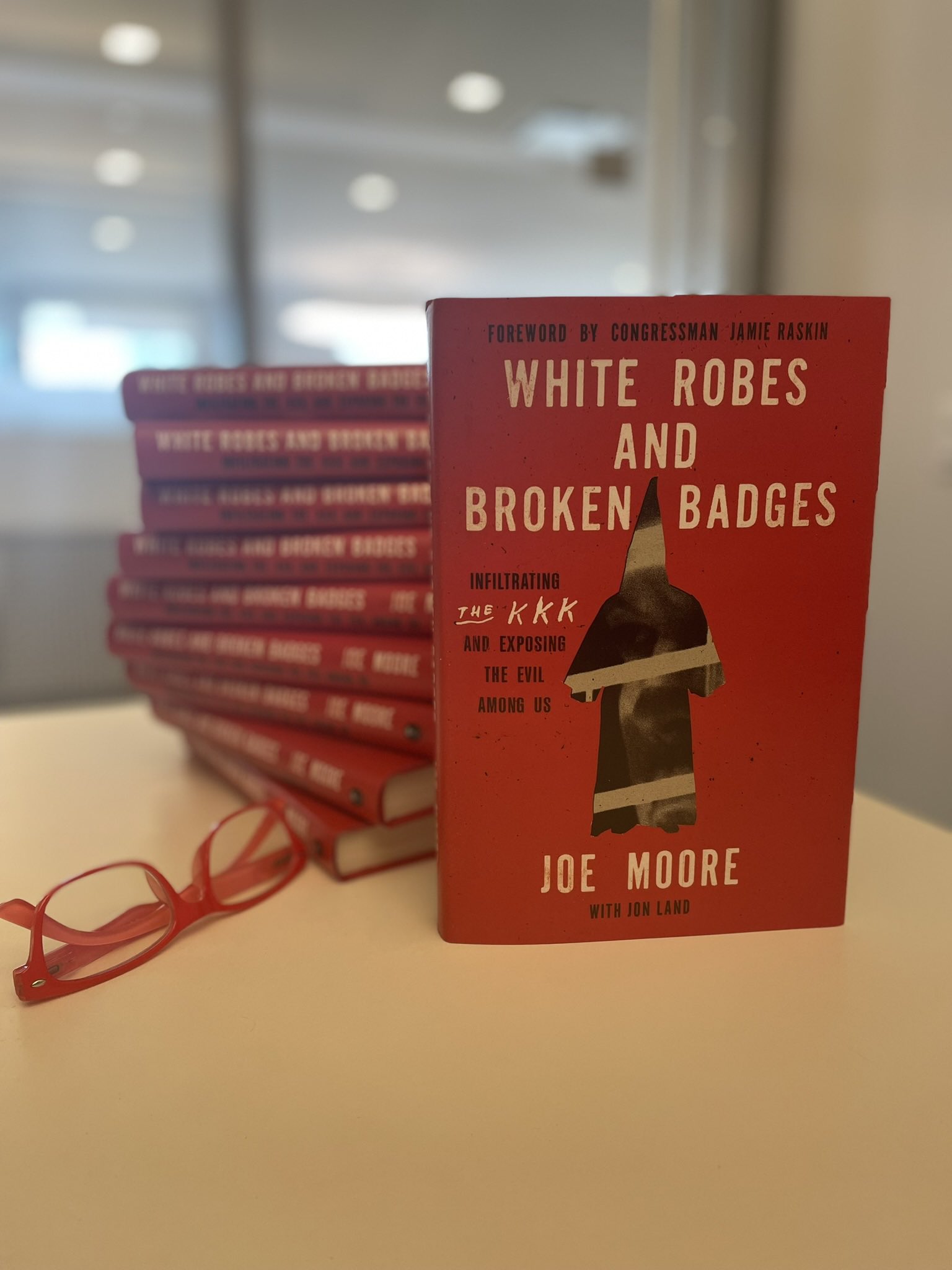 POLITICAL CORRUPTION AND INCOMPETENCE SPREADING WHITE SUPREMACY EXTREMISM IN MODERN-DAY POLICING